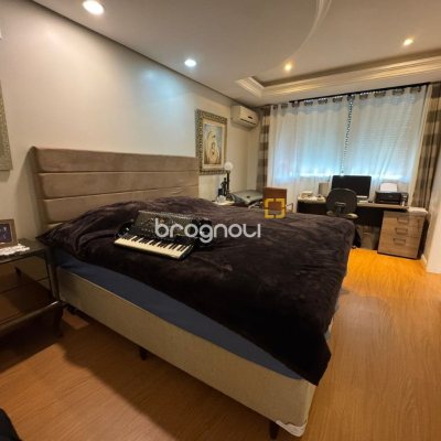 Cobertura com 418m², 3 quartos (sendo 3 suítes), 4 garagens, no bairro Centro em Florianópolis