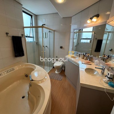 Cobertura com 418m², 3 quartos (sendo 3 suítes), 4 garagens, no bairro Centro em Florianópolis