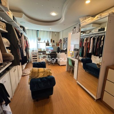 Cobertura com 418m², 3 quartos (sendo 3 suítes), 4 garagens, no bairro Centro em Florianópolis