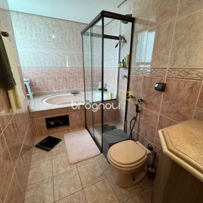 Cobertura com 418m², 3 quartos (sendo 3 suítes), 4 garagens, no bairro Centro em Florianópolis