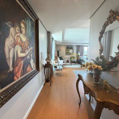Cobertura com 418m², 3 quartos (sendo 3 suítes), 4 garagens, no bairro Centro em Florianópolis