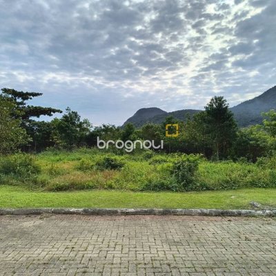 Terreno com 401m², no bairro Pântano do Sul em Florianópolis