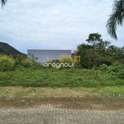 Terreno com 401m², no bairro Pântano do Sul em Florianópolis