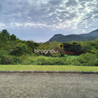 Terreno com 401m², no bairro Pântano do Sul em Florianópolis