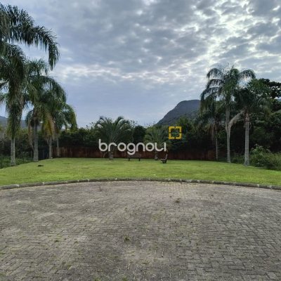 Terreno com 401m², no bairro Pântano do Sul em Florianópolis