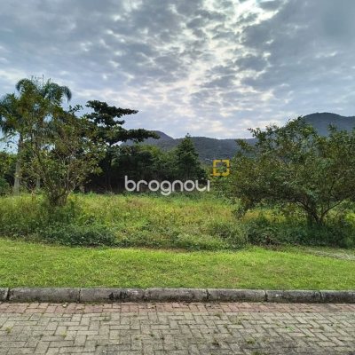 Terreno com 401m², no bairro Pântano do Sul em Florianópolis