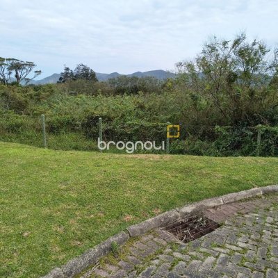 Terreno com 401m², no bairro Pântano do Sul em Florianópolis