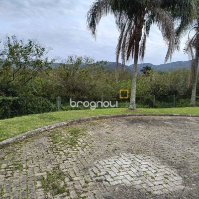 Terreno com 401m², no bairro Pântano do Sul em Florianópolis