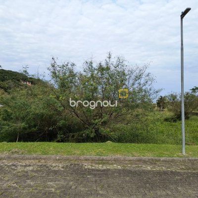 Terreno com 401m², no bairro Pântano do Sul em Florianópolis
