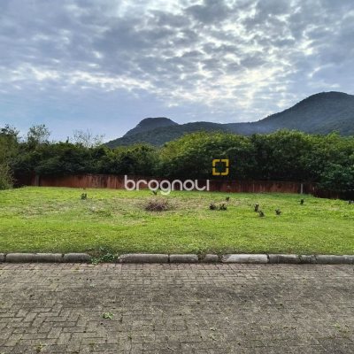 Terreno com 401m², no bairro Pântano do Sul em Florianópolis