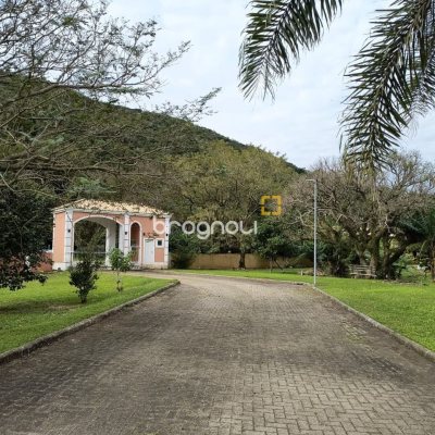 Terreno com 401m², no bairro Pântano do Sul em Florianópolis