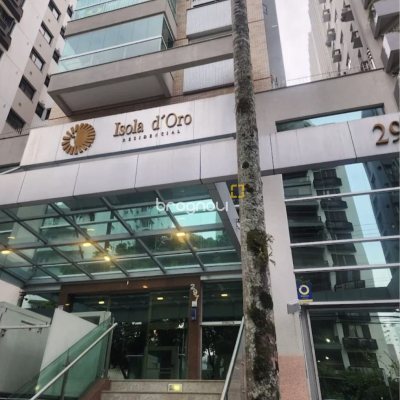Apartamento com 75m², 2 quartos (sendo 1 suíte), 2 garagens, no bairro Centro em Florianópolis
