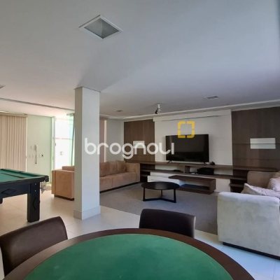 Apartamento com 75m², 2 quartos (sendo 1 suíte), 2 garagens, no bairro Centro em Florianópolis