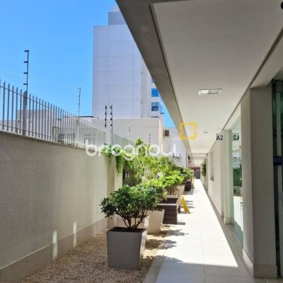 Apartamento com 75m², 2 quartos (sendo 1 suíte), 2 garagens, no bairro Centro em Florianópolis
