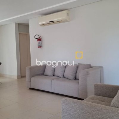 Apartamento com 75m², 2 quartos (sendo 1 suíte), 2 garagens, no bairro Centro em Florianópolis