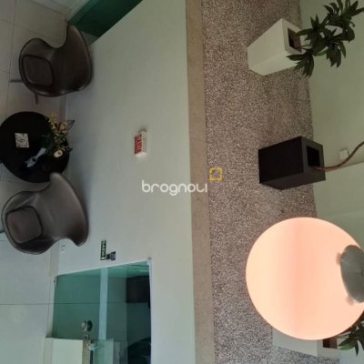 Apartamento com 75m², 2 quartos (sendo 1 suíte), 2 garagens, no bairro Centro em Florianópolis