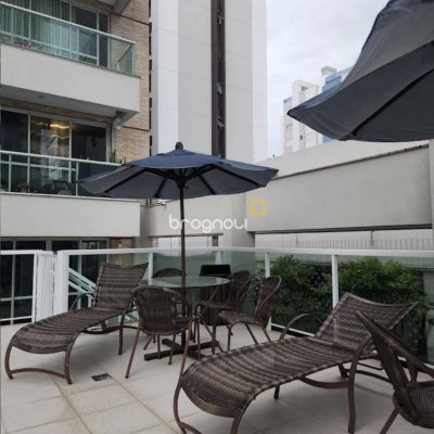 Apartamento com 75m², 2 quartos (sendo 1 suíte), 2 garagens, no bairro Centro em Florianópolis