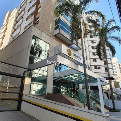 Apartamento com 75m², 2 quartos (sendo 1 suíte), 2 garagens, no bairro Centro em Florianópolis