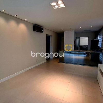 Apartamento com 75m², 2 quartos (sendo 1 suíte), 2 garagens, no bairro Centro em Florianópolis