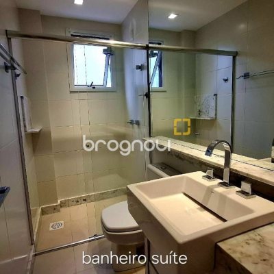 Apartamento com 75m², 2 quartos (sendo 1 suíte), 2 garagens, no bairro Centro em Florianópolis