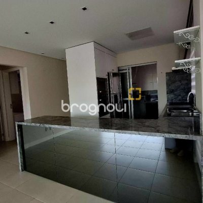 Apartamento com 75m², 2 quartos (sendo 1 suíte), 2 garagens, no bairro Centro em Florianópolis