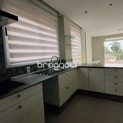 Apartamento com 75m², 2 quartos (sendo 1 suíte), 2 garagens, no bairro Centro em Florianópolis