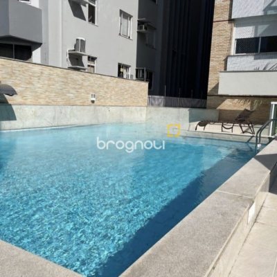 Apartamento com 75m², 2 quartos (sendo 1 suíte), 2 garagens, no bairro Centro em Florianópolis