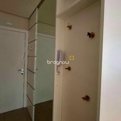 Apartamento com 75m², 2 quartos (sendo 1 suíte), 2 garagens, no bairro Centro em Florianópolis