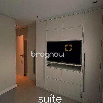 Apartamento com 75m², 2 quartos (sendo 1 suíte), 2 garagens, no bairro Centro em Florianópolis