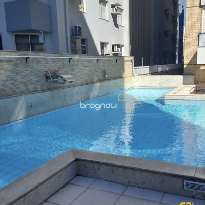 Apartamento com 75m², 2 quartos (sendo 1 suíte), 2 garagens, no bairro Centro em Florianópolis