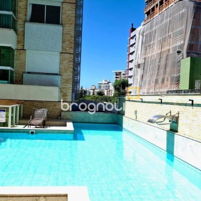 Apartamento com 75m², 2 quartos (sendo 1 suíte), 2 garagens, no bairro Centro em Florianópolis