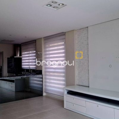 Apartamento com 75m², 2 quartos (sendo 1 suíte), 2 garagens, no bairro Centro em Florianópolis