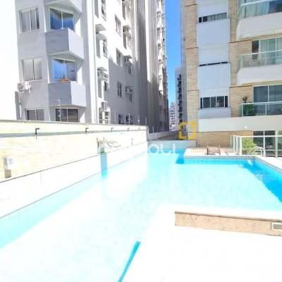 Apartamento com 75m², 2 quartos (sendo 1 suíte), 2 garagens, no bairro Centro em Florianópolis