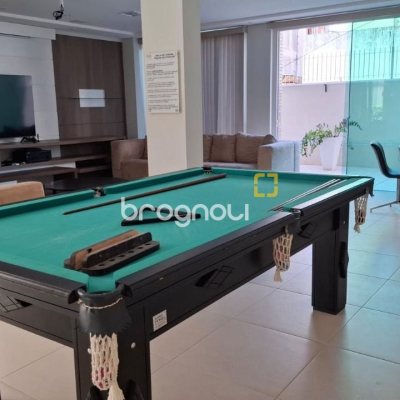 Apartamento com 75m², 2 quartos (sendo 1 suíte), 2 garagens, no bairro Centro em Florianópolis