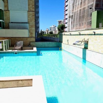 Apartamento com 75m², 2 quartos (sendo 1 suíte), 2 garagens, no bairro Centro em Florianópolis