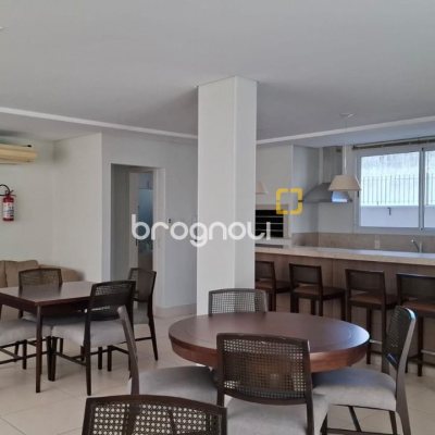 Apartamento com 75m², 2 quartos (sendo 1 suíte), 2 garagens, no bairro Centro em Florianópolis