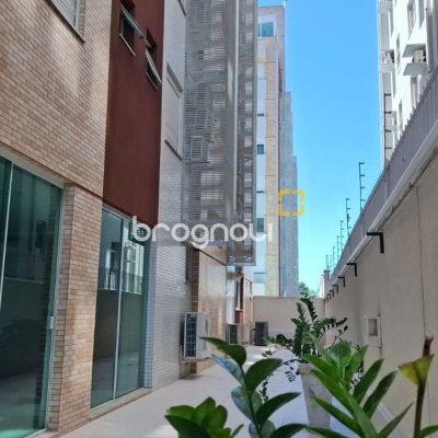 Apartamento com 75m², 2 quartos (sendo 1 suíte), 2 garagens, no bairro Centro em Florianópolis