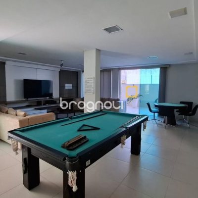 Apartamento com 75m², 2 quartos (sendo 1 suíte), 2 garagens, no bairro Centro em Florianópolis