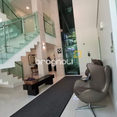 Apartamento com 75m², 2 quartos (sendo 1 suíte), 2 garagens, no bairro Centro em Florianópolis
