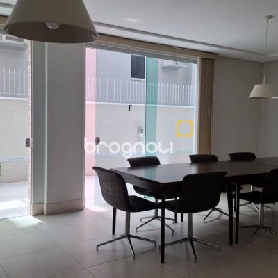Apartamento com 75m², 2 quartos (sendo 1 suíte), 2 garagens, no bairro Centro em Florianópolis