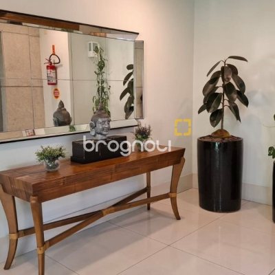 Apartamento com 75m², 2 quartos (sendo 1 suíte), 2 garagens, no bairro Centro em Florianópolis