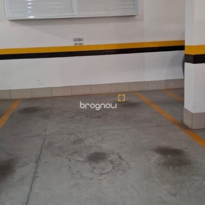 Apartamento com 75m², 2 quartos (sendo 1 suíte), 2 garagens, no bairro Centro em Florianópolis