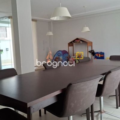 Apartamento com 75m², 2 quartos (sendo 1 suíte), 2 garagens, no bairro Centro em Florianópolis