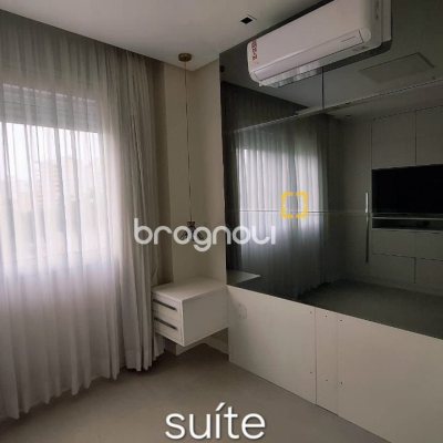 Apartamento com 75m², 2 quartos (sendo 1 suíte), 2 garagens, no bairro Centro em Florianópolis