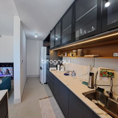 Apartamento com 79m², 2 quartos (sendo 2 suítes), 1 garagem, no bairro Estreito em Florianópolis
