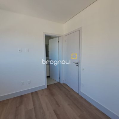 Apartamento com 79m², 2 quartos (sendo 2 suítes), 1 garagem, no bairro Estreito em Florianópolis
