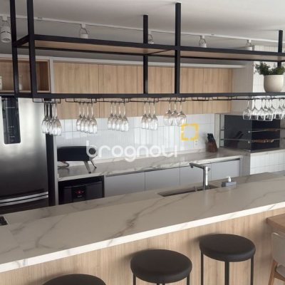 Apartamento com 79m², 2 quartos (sendo 2 suítes), 1 garagem, no bairro Estreito em Florianópolis