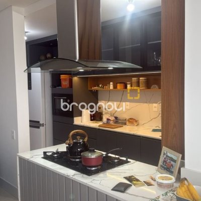 Apartamento com 79m², 2 quartos (sendo 2 suítes), 1 garagem, no bairro Estreito em Florianópolis