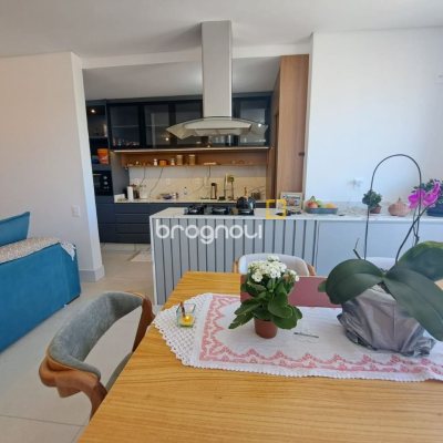 Apartamento com 79m², 2 quartos (sendo 2 suítes), 1 garagem, no bairro Estreito em Florianópolis