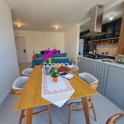 Apartamento com 79m², 2 quartos (sendo 2 suítes), 1 garagem, no bairro Estreito em Florianópolis